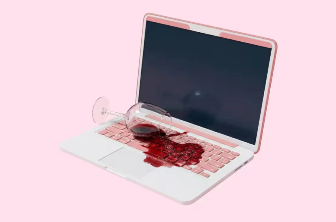 Aansprakelijkheid: wijn valt over laptop